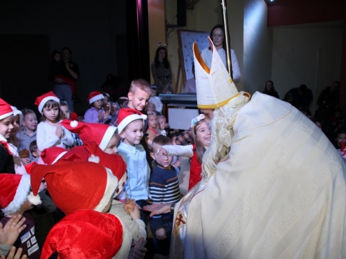 Sv. Nikola posjetio mališane dječjeg vrtića Ciciban u Prozoru