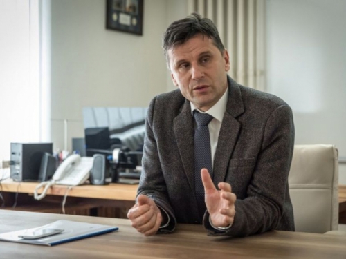 Novalić otkrio kako će se graditi ceste i da se Hercegovci rode kao političari