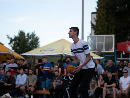 FOTO: Ekipa ''La Pont'' pobjednik 18. Streetball Rama 2020.