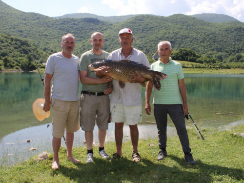 FOTO/VIDEO: U Ramskom jezeru uhvaćen šaran kapitalac od 28,4 kg