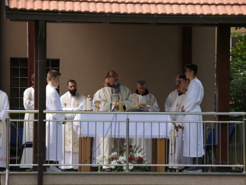 FOTO: Vanjska proslava sv. Ante u Gračacu