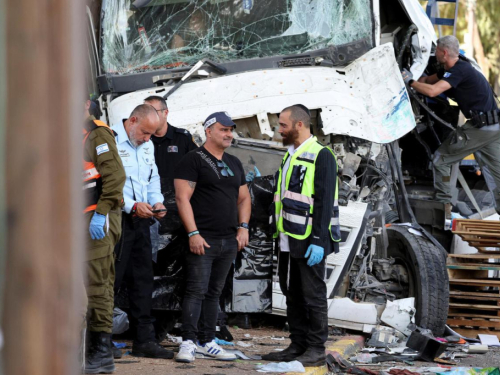 Napad u Izraelu: Kamion udario u autobusnu stanicu, deseci ozlijeđenih, napadača likvidirali civili