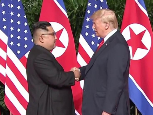 Trump i Kim na 'brzoj' večeri bez novinara