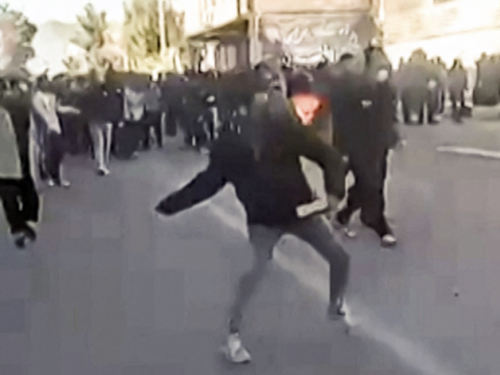 Trump: SAD će silovito udariti Iran ako bude još ubijenih prosvjednika