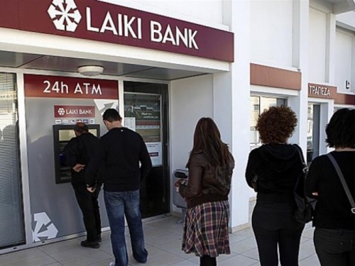 Kaos na Cipru - svi pohrlili na bankomate da spase depozite od oporezivanja!