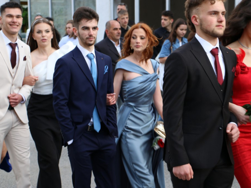 FOTO: Matura 2025. - Defile mladosti na ulicama Prozora