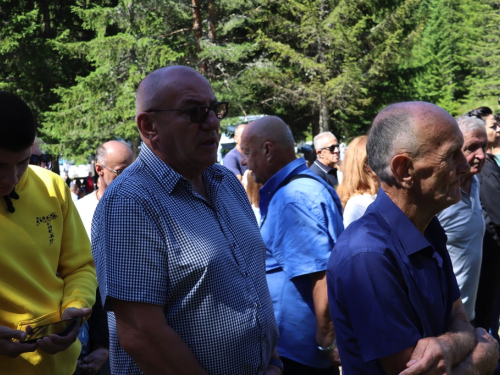 FOTO/VIDEO: Tisuće hodočasnika okupilo se na Kedžari u spomen na Divu Grabovčevu