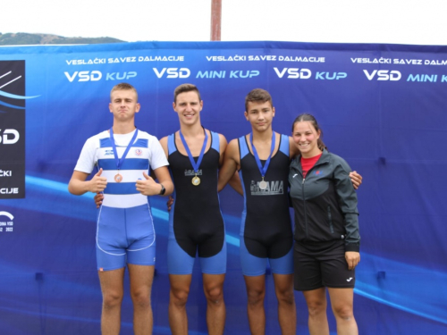 FOTO: Na Ramskom jezeru održana 10. veslačka regata