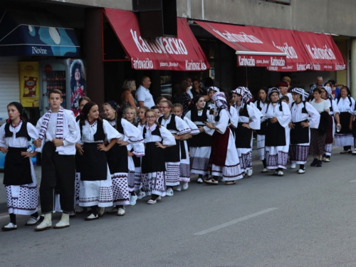 FOTO/VIDEO: 2. večer folklora u Prozoru - ''Običaje svoje zaboravit neću''