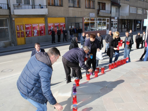 FOTO: Povodom Svih svetih u Prozoru zapaljene svijeće za poginule i preminule branitelje