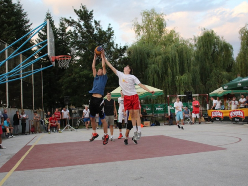 FOTO: Ekipa ''ALF Market'' osvojila Streetball za juniore