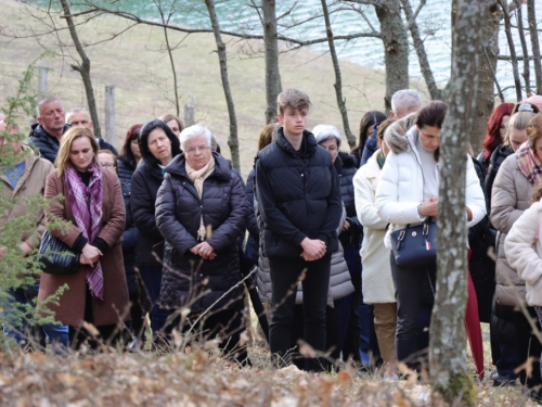 FOTO: Put križa kroz fratarski gaj na Šćitu