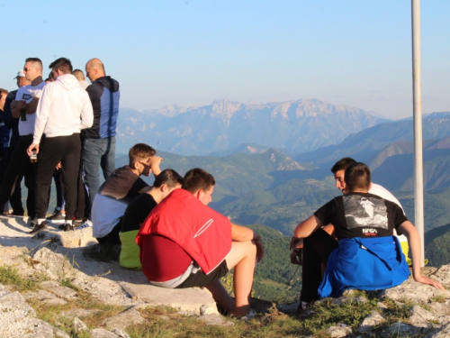 FOTO| Gmićani podigli križ na Makljenu