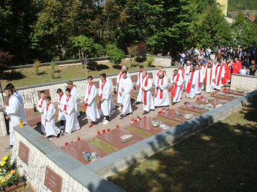 FOTO: Obilježena 28. obljetnica stradanja Hrvata na Uzdolu