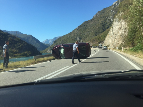 Kamion sletio u Neretvu nakon sudara sa Škodom