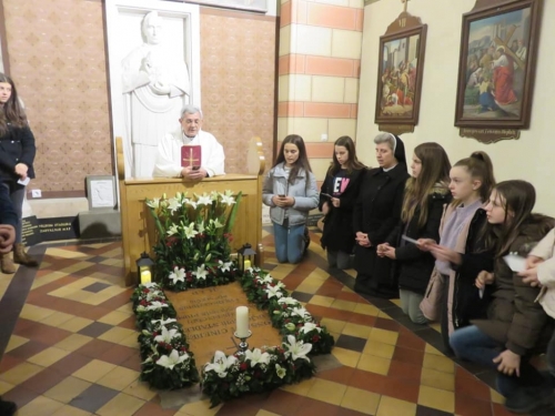 Mladi župe Prozor hodočastili na grob Sluge Božjeg dr. Josipa Stadlera