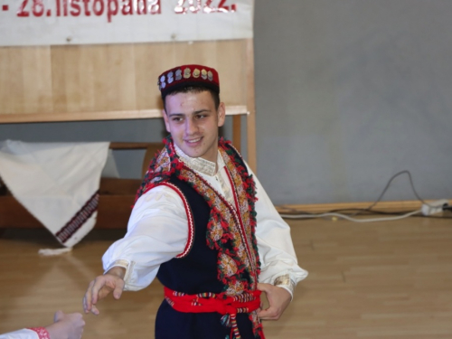 FOTO/VIDEO: Večer folklora u Prozoru