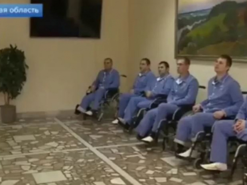 Rusi odlikovali mladiće bez nogu. Časnik vojniku: 'Nadam se da ćeš ubrzo opet stati na noge'