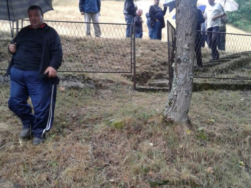 Foto: Misa na groblju u Smrčevicama