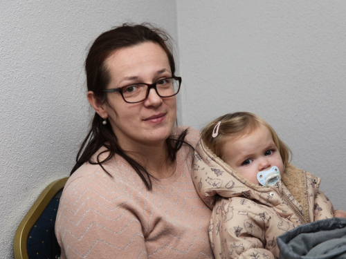 FOTO: Božićna priredba učenika OŠ u Rumbocima