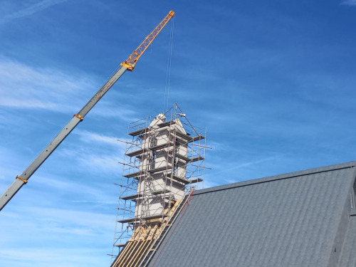 Postavljanje zvona i kupole na crkvi na Risovcu