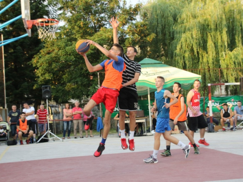 FOTO: Ekipa ''ALF Market'' osvojila Streetball za juniore