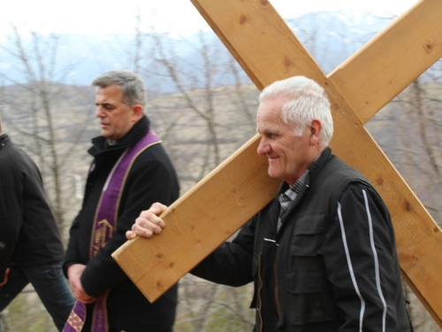 FOTO: Put križa - Prva korizmena nedjelja u župi Uzdol