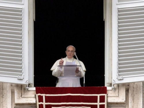 Papa na proljeće stiže na Balkan