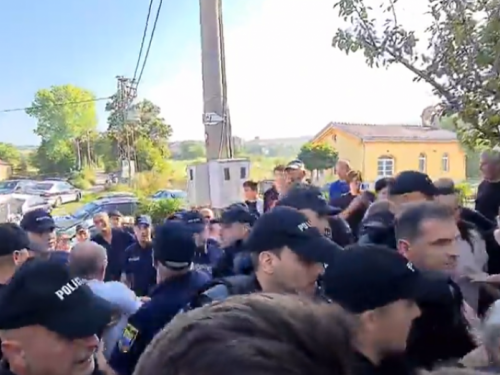 Policija u Livnu privela prosvjednike