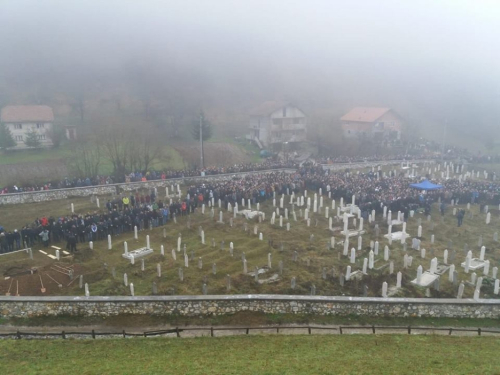 Stotine građana oprostilo se od tragično stradale majke i kćerke