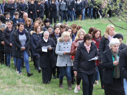 FOTO: Put križa kroz fratarski gaj na Šćitu