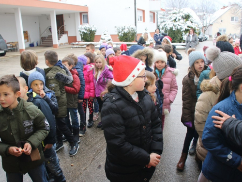 ​FOTO: Sv. Nikola s radošću dočekan u župi Rumboci