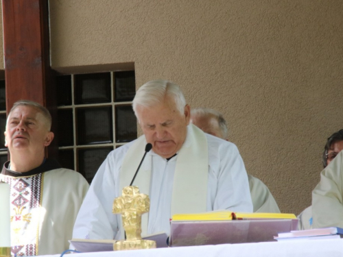 FOTO: Vanjska proslava sv. Ante u župi Gračac