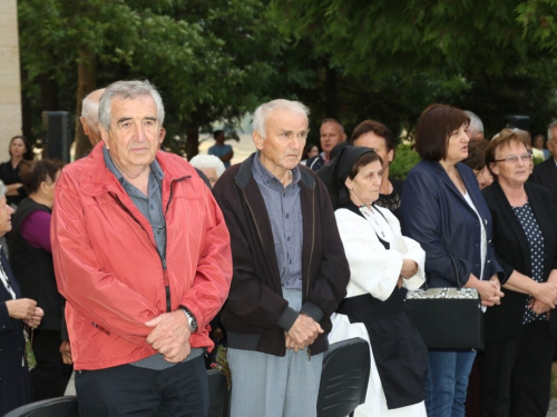 FOTO: Na Šćitu započela trodnevnica, Mladu misu slavio p. Marko Petričević