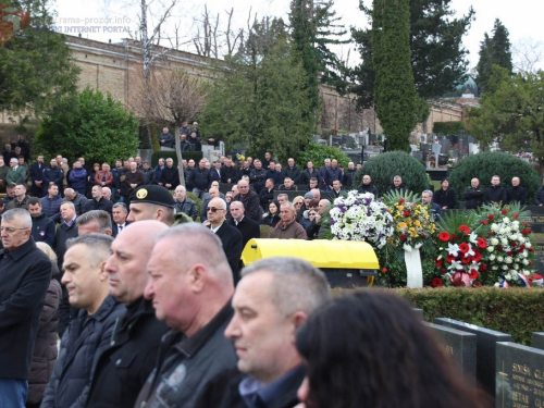 FOTO: Na Mirogoju sahranjen pukovnik Ante Pavlović