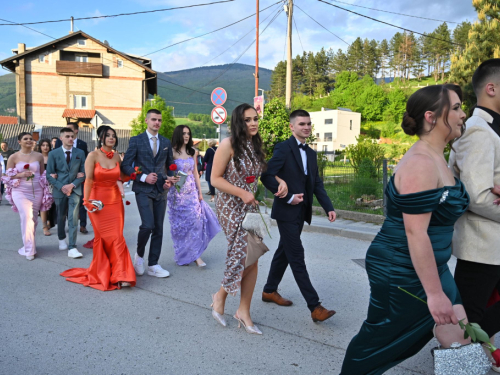 FOTO/VIDEO: Uskoplje ispratilo 63 maturanta, među njima i 9 iz Rame