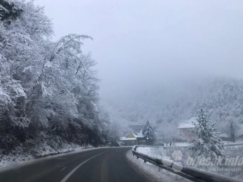 Jak vjetar stvara sniježne nanose na cestama Šuica-Livno-Kamensko