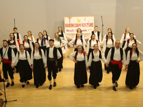 FOTO/VIDEO: Večer folklora u Prozoru