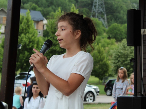 FOTO: 16. festival duhovne glazbe ''Djeca pjevaju Isusu'' u župi Prozor