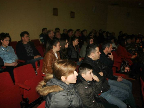 FOTO: U Prozoru održana premijera filma "Oteto djetinjstvo"