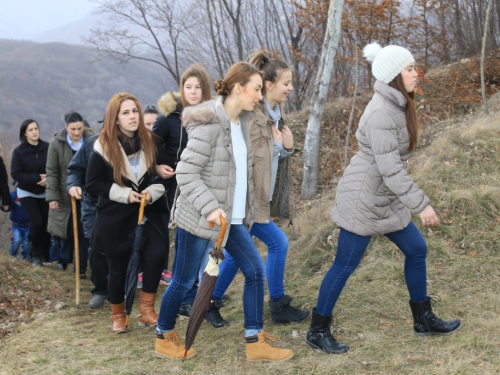 FOTO: Mr. Pero Brajko predvodio put križa na Uzdolu