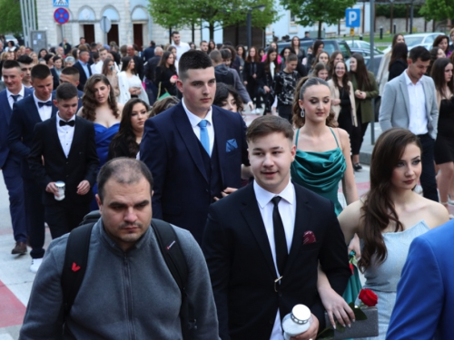 FOTO/VIDEO: Matura 2023. - Defile mladosti na ulicama Prozora