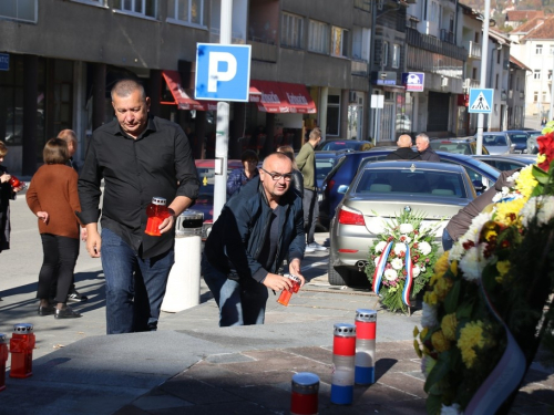 FOTO: Povodom Svih svetih u Prozoru zapaljene svijeće za poginule i preminule branitelje