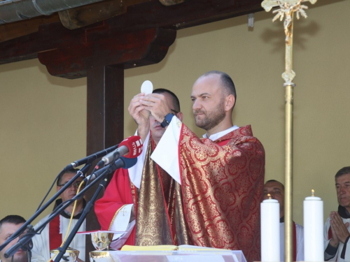 FOTO: Obilježena 28. obljetnica stradanja Hrvata na Uzdolu