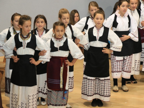 FOTO: Božićna priredba OŠ Marka Marulića Prozor