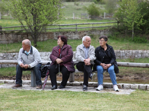 FOTO: Druženje Rumbočana i sv. misa na Zahumu