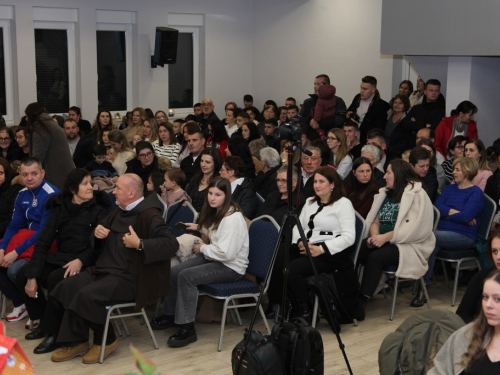 FOTO: Božićna priredba u župi Rumboci