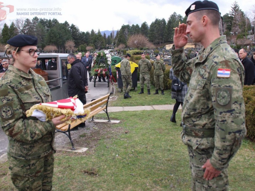 FOTO: Na Mirogoju sahranjen pukovnik Ante Pavlović