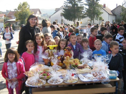 Dani kruha i zahvalnosti za plodove zemlje u OŠ Marka Marulića Prozor