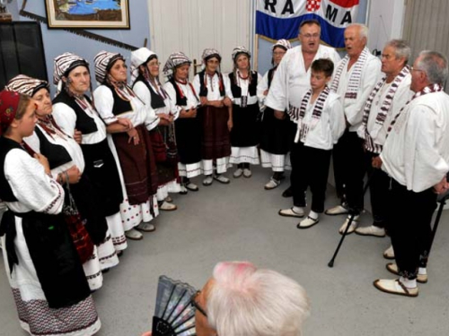 FOTO: Ramci se Požežanima predstavili kroz pjesmu, ples i gusle